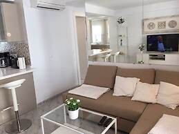 Near Beach 2-bed Apartment in Centrum Fuengirola