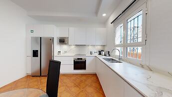 Luxury 5 Bed House Private Pool and Sea View Nerja