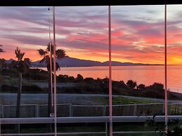 Captivating 2-bed Apartment First Line Beach