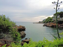 Stunning sea View and Waterfront Apartment