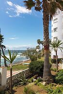 1 Line Beachfront Apartment With Stunning sea View