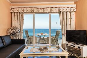 1 Line Beachfront Apartment With Stunning sea View