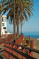 1 Line Beachfront Apartment With Stunning sea View