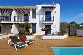 Remarkable 2-bed Apartment in Playa Blanca