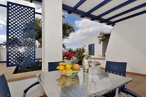 Remarkable 2-bed Apartment in Playa Blanca