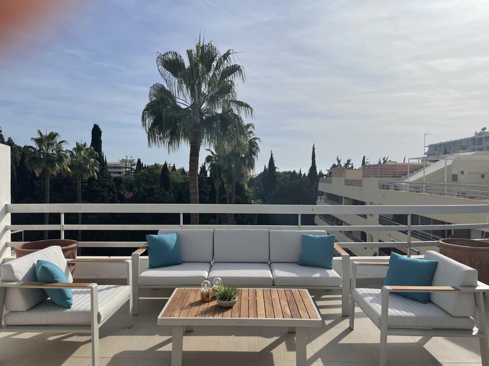Pent-house, 3 Bedroom, Sleeps 6, Parking