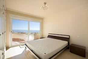 Immaculate 3-bed Penthouse- Stunning Views