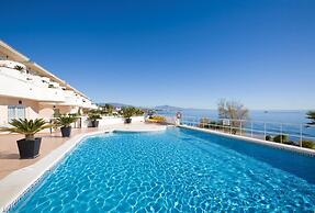 Immaculate 3-bed Penthouse- Stunning Views