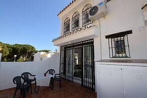Calahonda - Sleeps 6 - Parking - Garden - Pool