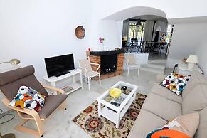 Calahonda - Sleeps 6 - Parking - Garden - Pool