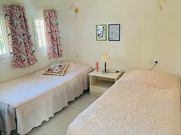 Calahonda - Sleeps 6 - Parking - Garden - Pool