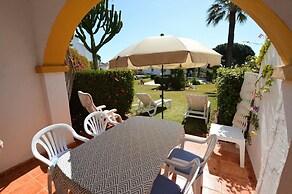 Calahonda - Sleeps 6 - Parking - Garden - Pool