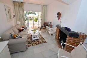 Calahonda - Sleeps 6 - Parking - Garden - Pool