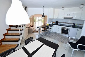 Calahonda - Sleeps 6 - Parking - Garden - Pool