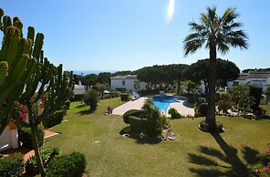Calahonda - Sleeps 6 - Parking - Garden - Pool