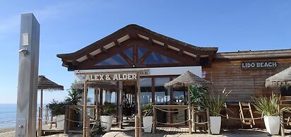 Peaceful, Spacious, 2 bed 2 Bath Elviria Condo