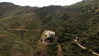 Luxurious 5 Bedroom Villa With Waterfall Closeby