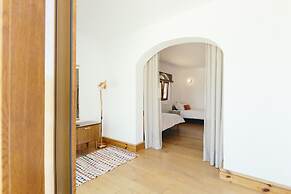 Luxurious 5 Bedroom Villa With Waterfall Closeby