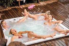 Luxurious 5 Bedroom Villa With Waterfall Closeby