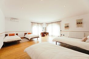 Luxurious 5 Bedroom Villa With Waterfall Closeby