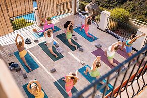 Luxurious 5 Bedroom Villa With Waterfall Closeby