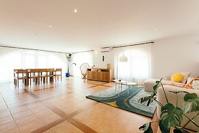 Luxurious 5 Bedroom Villa With Waterfall Closeby