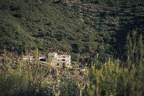 Luxurious 5 Bedroom Villa With Waterfall Closeby