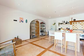 Luxurious 5 Bedroom Villa With Waterfall Closeby