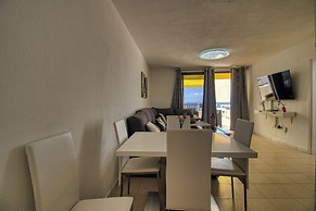 Lovely 2-bed Apartment & Jacuzzi Terrace & Pool