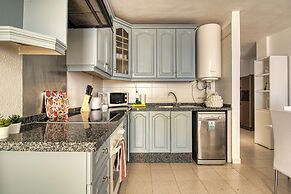 Lovely 2-bed Apartment & Jacuzzi Terrace & Pool