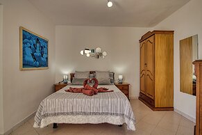 Lovely 2-bed Apartment & Jacuzzi Terrace & Pool