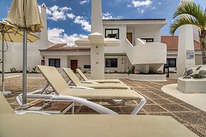 Lovely 2-bed Apartment & Jacuzzi Terrace & Pool