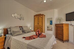 Lovely 2-bed Apartment & Jacuzzi Terrace & Pool