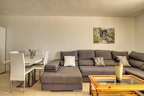 Lovely 2-bed Apartment & Jacuzzi Terrace & Pool