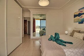 Lovely 2-bed Apartment & Jacuzzi Terrace & Pool