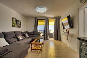 Lovely 2-bed Apartment & Jacuzzi Terrace & Pool