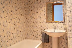 Beautiful 2-bed Apartment in Casares Costa