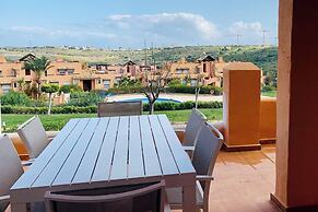 Seaview 2 Bed Apartment Sleeps 4 - Terrace - Pool