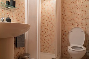 Beautiful 2-bed Apartment in Casares Costa