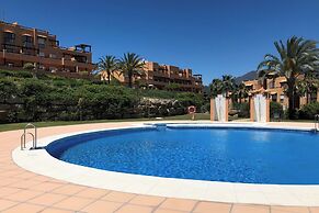 Seaview 2 Bed Apartment Sleeps 4 - Terrace - Pool