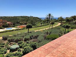 Beautiful 2-bed Apartment in Casares Costa