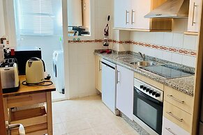 Seaview 2 Bed Apartment Sleeps 4 - Terrace - Pool