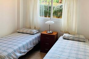 Seaview 2 Bed Apartment Sleeps 4 - Terrace - Pool