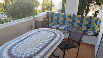 Apartmentsleeps4-pool-bbq-garden-ac