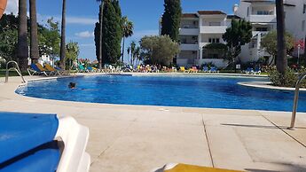 Apartmentsleeps4-pool-bbq-garden-ac