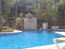 Apartmentsleeps4-pool-bbq-garden-ac