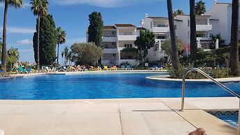 Apartmentsleeps4-pool-bbq-garden-ac