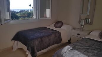 Apartmentsleeps4-pool-bbq-garden-ac