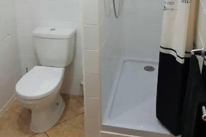 2-bed Villa Sleeps 5 - Private Pool & Free Parking