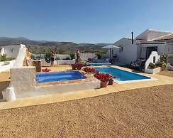 2-bed Villa With Pool, Garden & Parking Near Seron